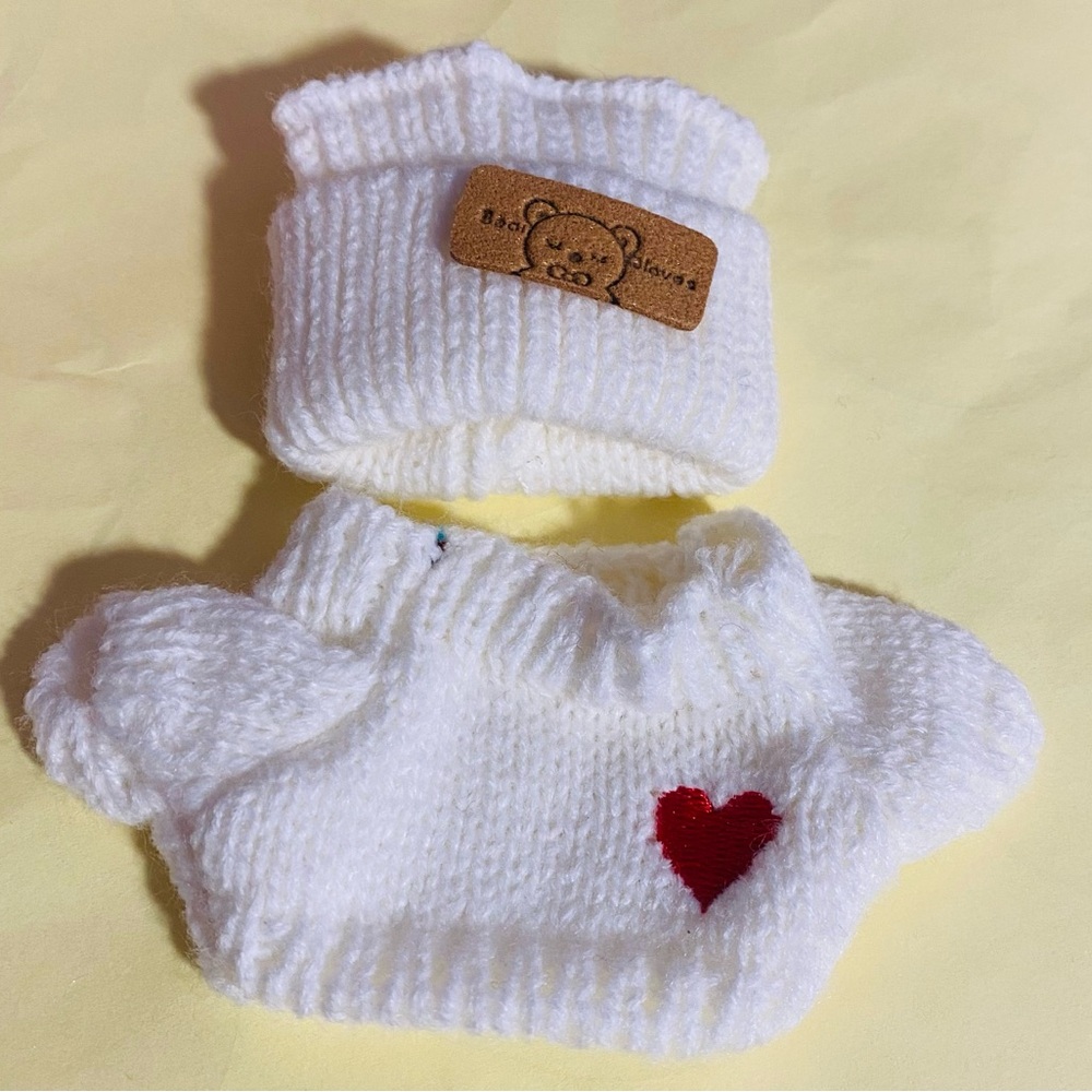 White Knitted sweater and Hat Set with Red Heart Labubu NWT